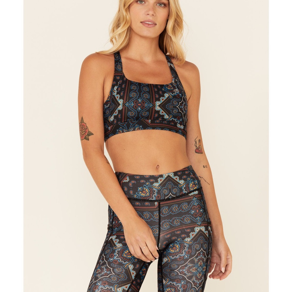 SHYANNE WOMEN'S PAISLEY PRINT RIDING SPORTS BRA
